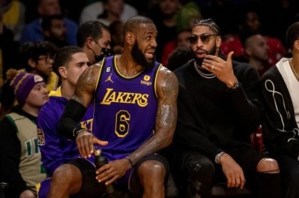 开云app下载-湖人一天受到两次打击，但最黑暗的时光还在后面