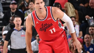 偏不信邪！才坐了几场板凳快船又让内线老将回到了轮换阵容中？