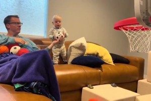 🥰湖人勇士报价多少？小婴儿篮球天赋爆棚 不开玩笑比库里强